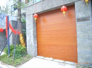 木纹色型材门
